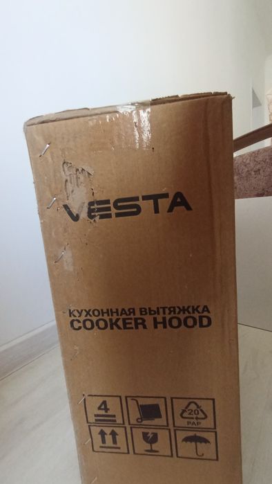 Вытяжка кухонная VESTA P-960. Новая.
