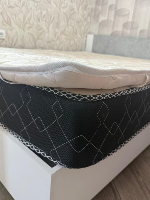 Продам кровать полторушку с матрасом