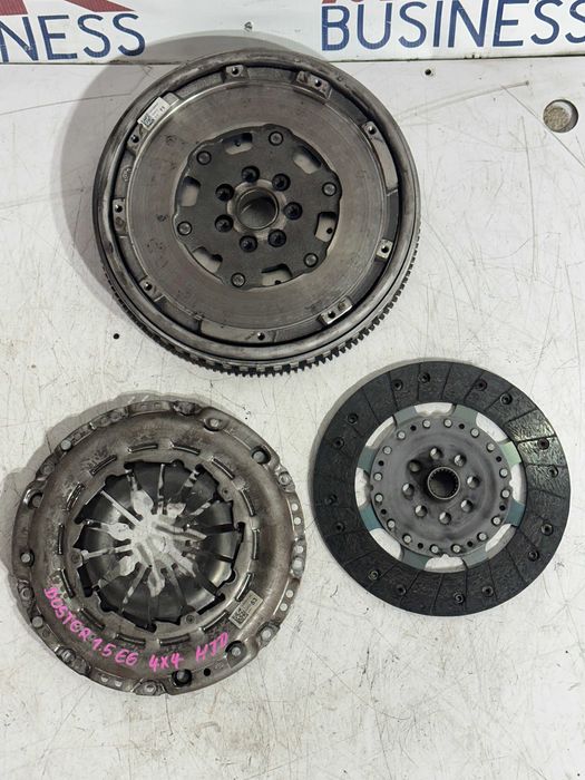 Dezmembrari Kit ambreiaj Dacia Duster motorizare 1,5 euro 6 4x4 cod piesa 302050418R
