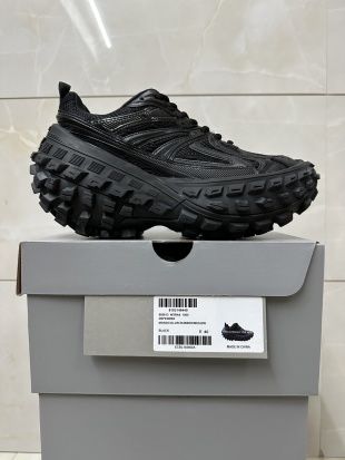 Balenciaga bouncer ( defender)