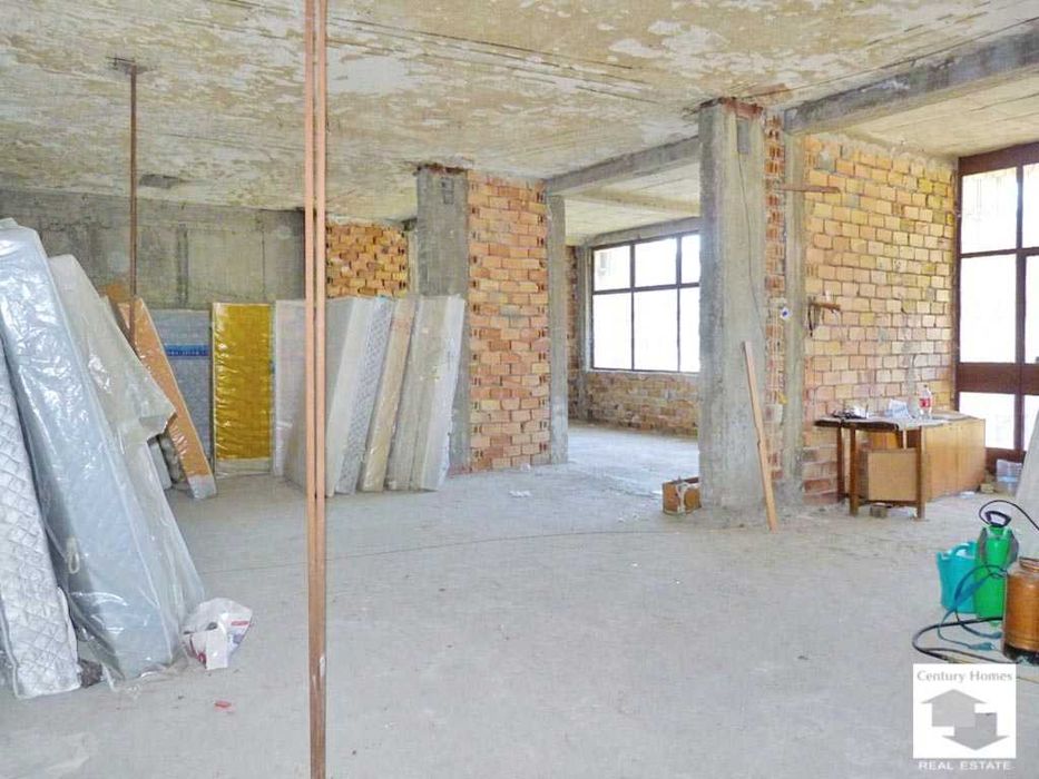 111087 Просторен магазин за продажба, намиращ се в кв. „Зона Б” в град Велико Търново