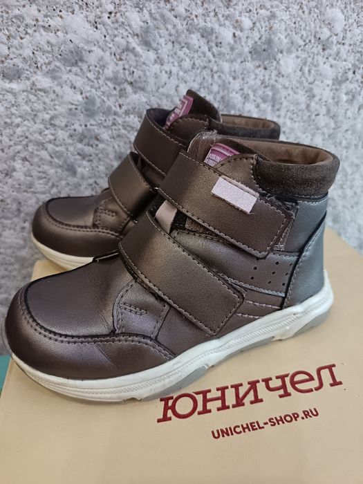 Продам демисезонные ботинки на девочку 27 размер фмрмы Юничел