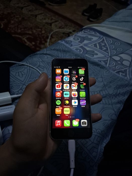 Продам IPhone se 64gb
