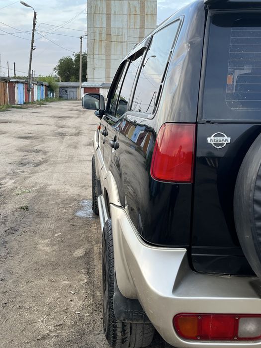 Продам внедорожник Nissan Mistral