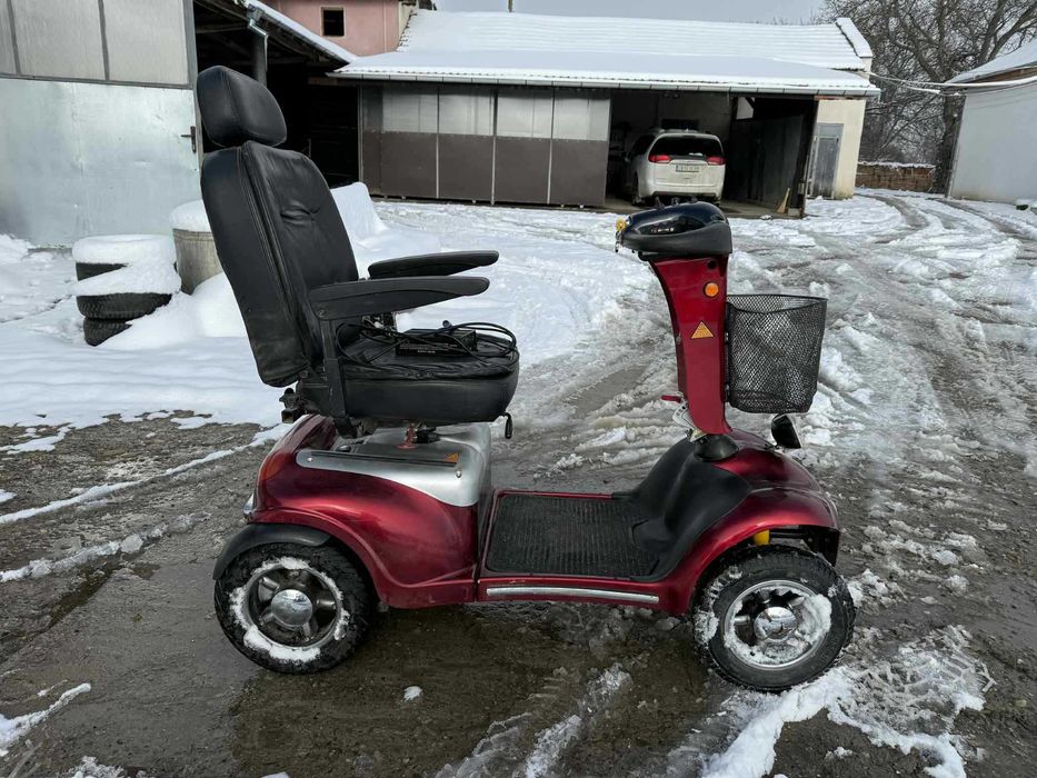 Скутер за трудно подвижни хора или инвалиди