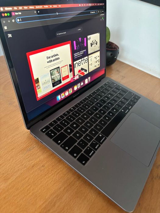 MacBook Air 2019 - Intel Core i5, 1.6GHz, 13" Retina Display