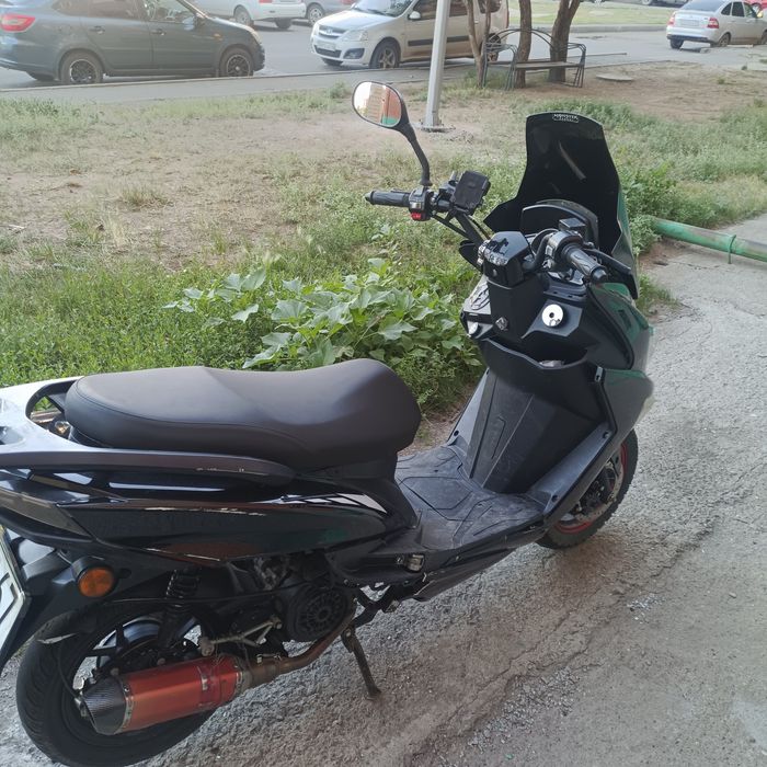 Скутер 150-куб 200000к торг есть