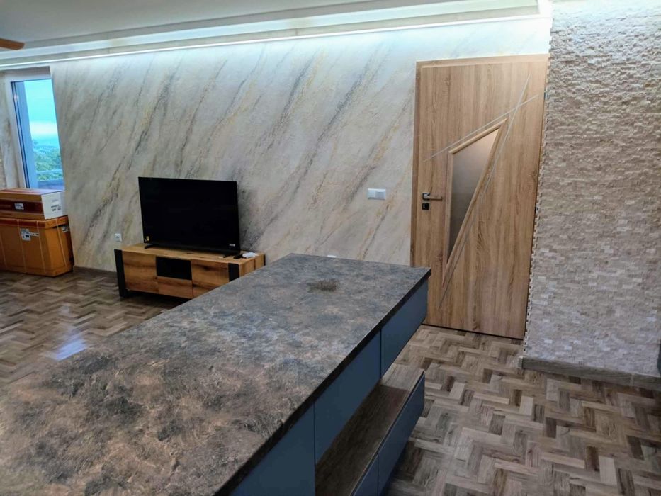 Дава се под наем Тристаен апартамент в Варна, Бриз - 120 кв.м за 918 € - Снимка #1