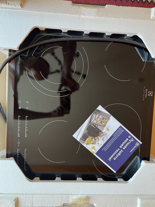 Варочная панель Electrolux EHF96547FK, новая