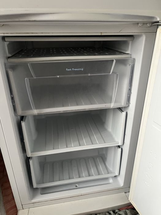 Продам холодильник Indesit