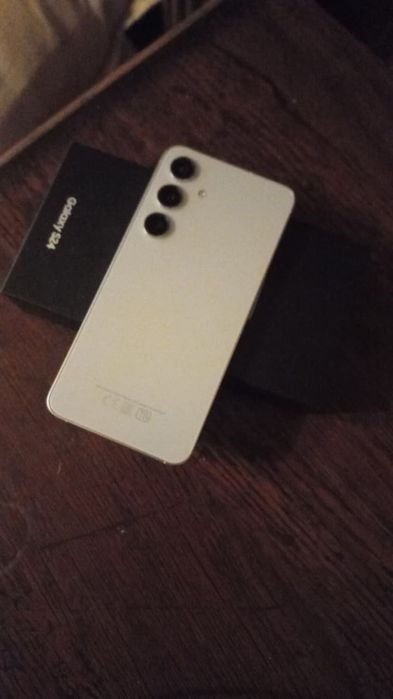 Samsung s24 в идеальном состоянии