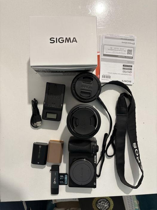 Sony a6700 + 2 lens+ 2 battery