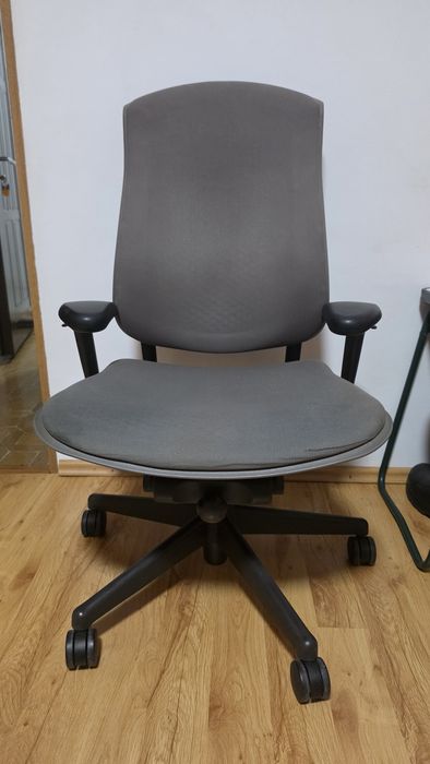 Scaun rotativ de birou pentru pretentiosi!