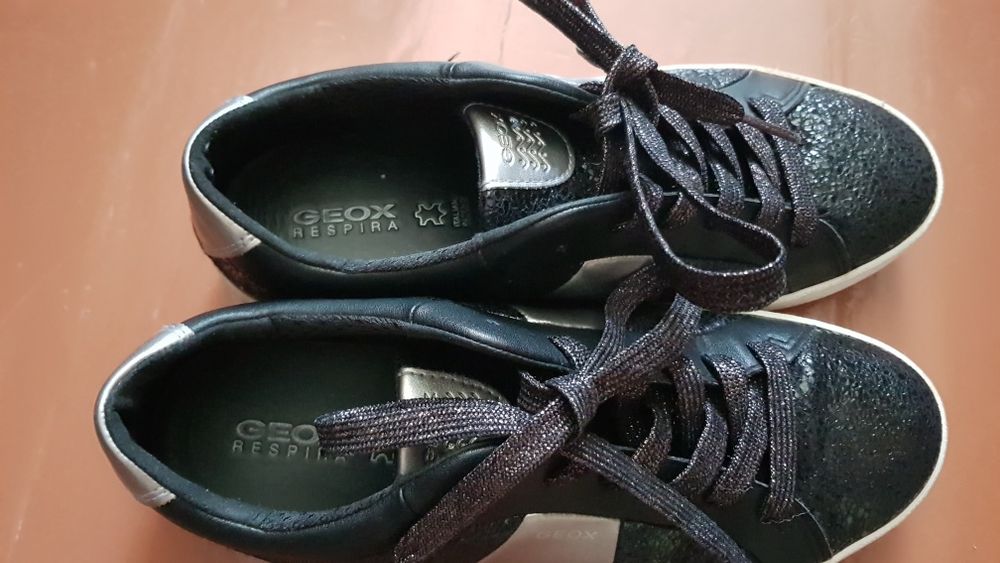 Кроссовки женские