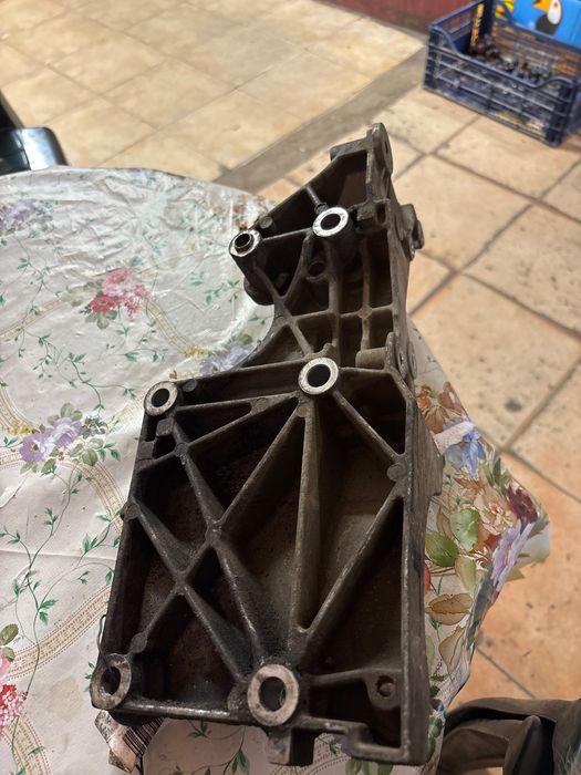 Стойка за алтернатор за голф Ауди а3  за 2ка мотор 140 кс