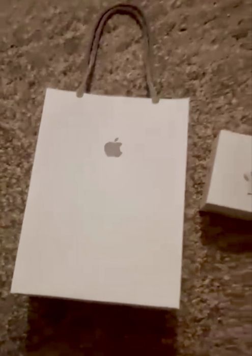 Apple AirPods Pro 3 с чантичка