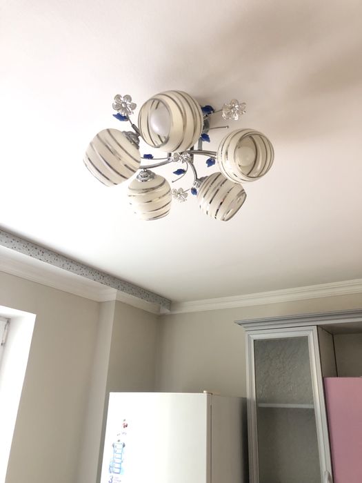 Люстра пятирожковая