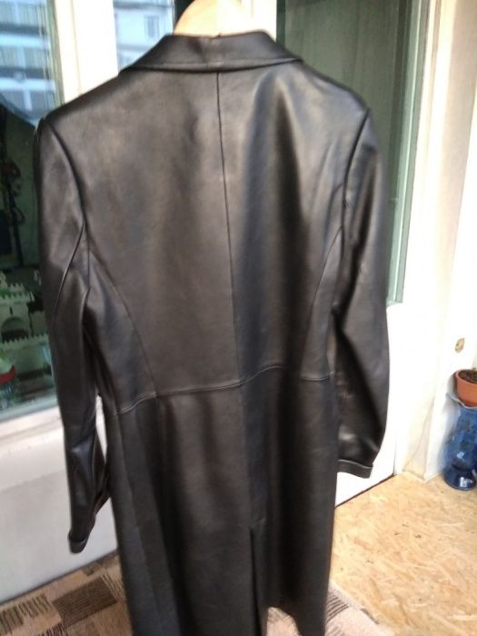 Кожаный женский плащ.