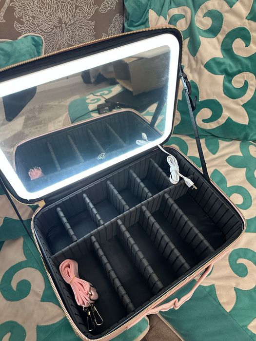 Продам сумку для макияжа