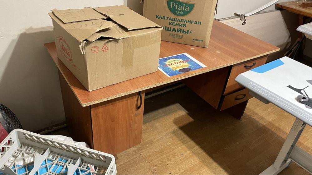 2 стола и 2 стульев