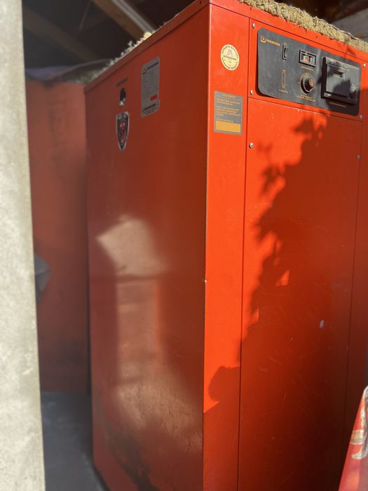 Centrală termică pe lemne cu toata instalatia aferenta. Boiler, puffer