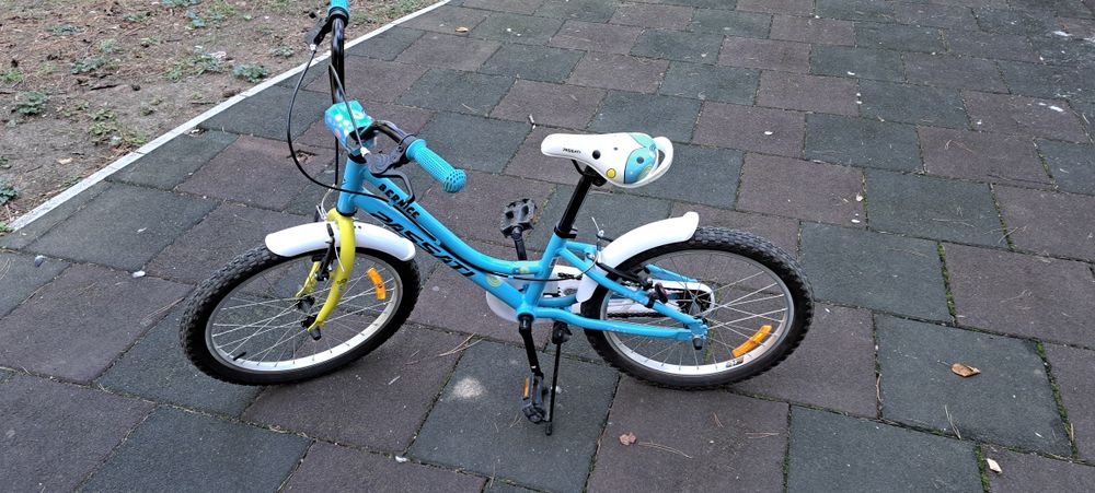 Велосипед и тротинетка .