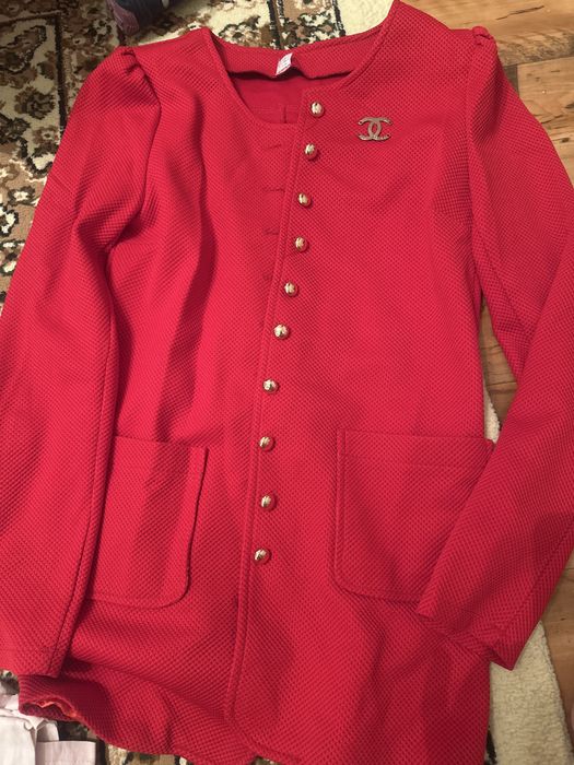 Педжак красный, приталенный