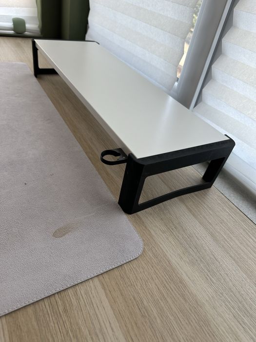 Повдигаща стойка за монитор