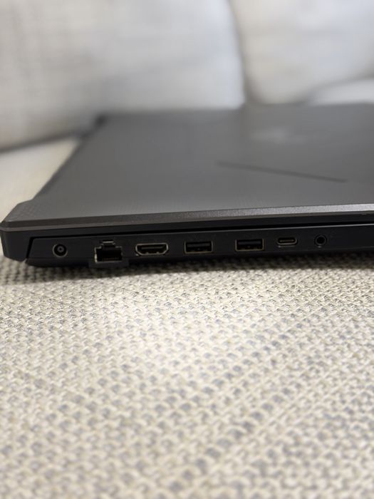 Laptop Asus TUF Gaming cu CUTIE F17 FX706HCB