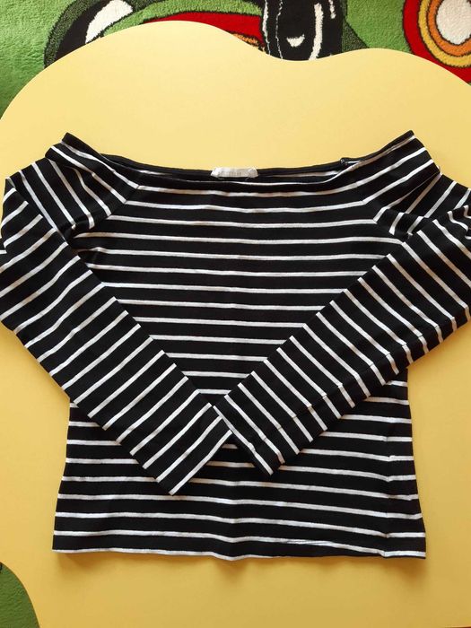 Лот от две тънки блузки и жилетка, цена 10.00 лв.