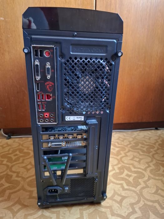 Отличен геймърски компютър с GTX 1070, I7 6700K, 16GB RAM, 736GB SSD