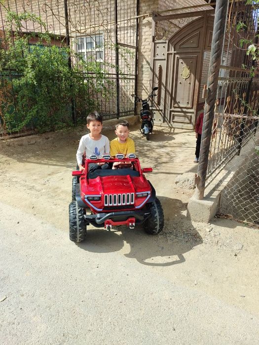 Детская машина совсем новая.Дома просто стоит не используется. Купите