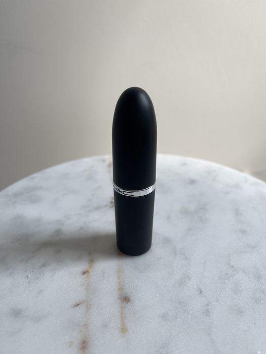 Дамско червило MAC оригинално като ново мат kinda sexy