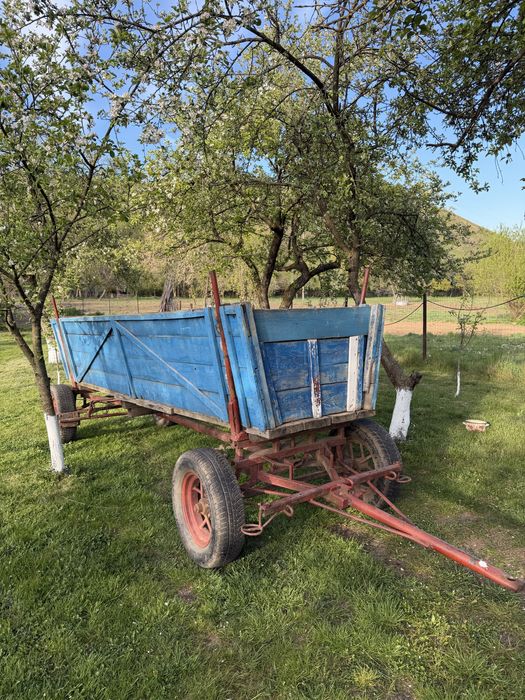 Vand caruta pentru tractor