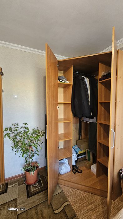 Шкаф угловой плательный
