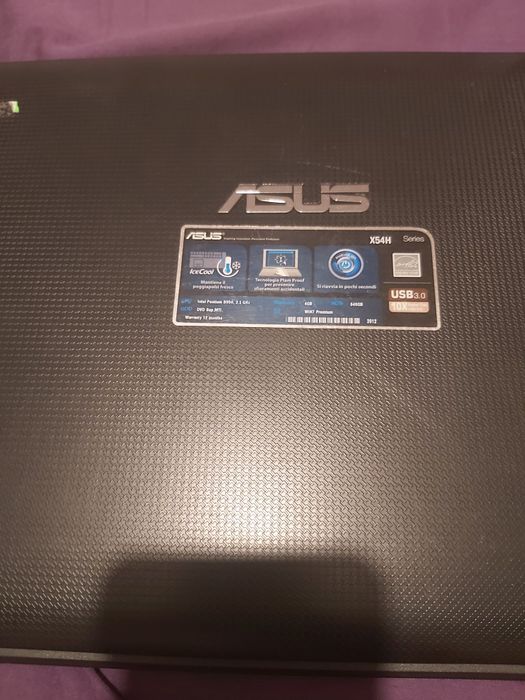 Leptop Asus cu încărcător