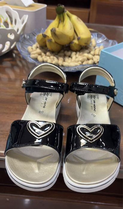 Сандалий для девочек новая