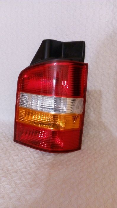 Продавам стоп десен за Фолксваген Мултиван 2009 г