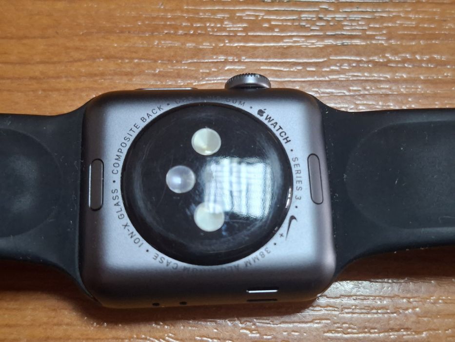 Продавам часовник Apple series 3 Nike