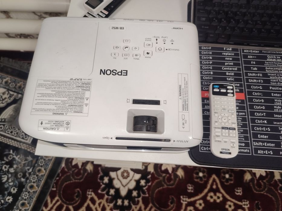 proektir epson yaxshi xolati