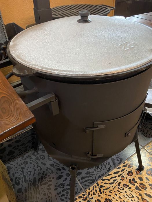 Очаг с полками для казана
