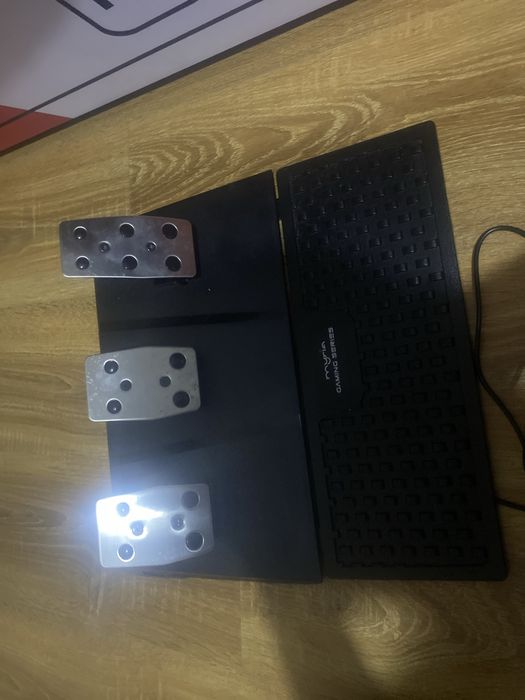 Volan si tastatura