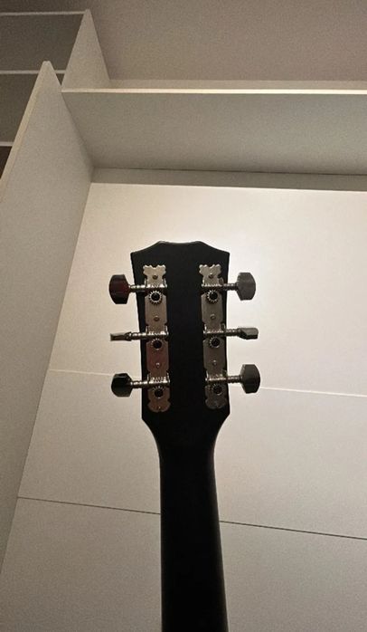 Продавам Акустична Китара