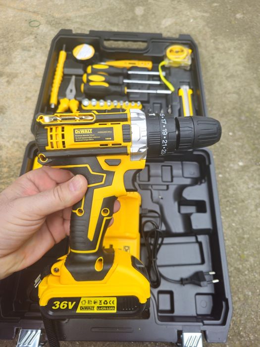 Акумулаторен ударен винтоверт