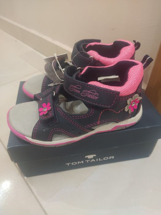 Сандали за момиче