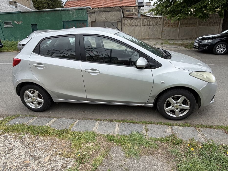 Mazda 2 - 1.3 BENZINA-6000 LEI pretul  NU ESTE negociabil.