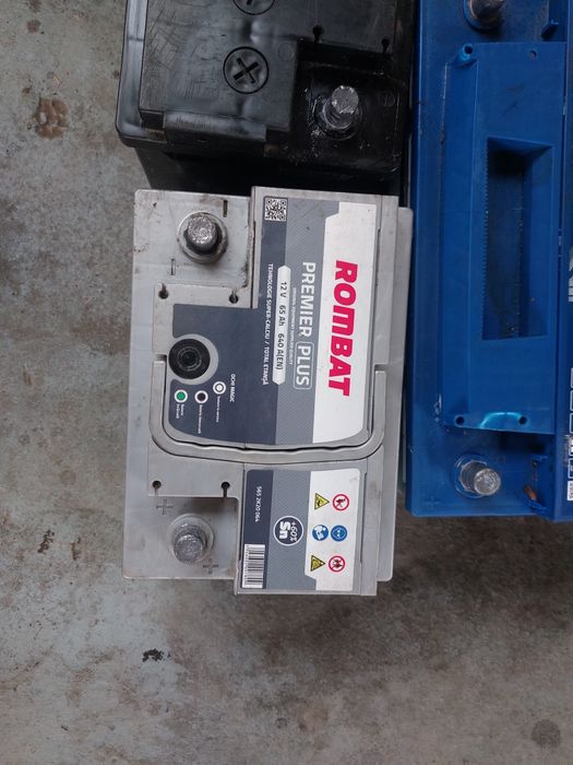 Baterie Baterii Acumulator Acumulatori Auto în stare foarte bună 60 Ah 12 V 65 Ah 12 V 75 Ah 12 V 80 Ah 12 V 95 Ah 12 V 110 Ah 12 V