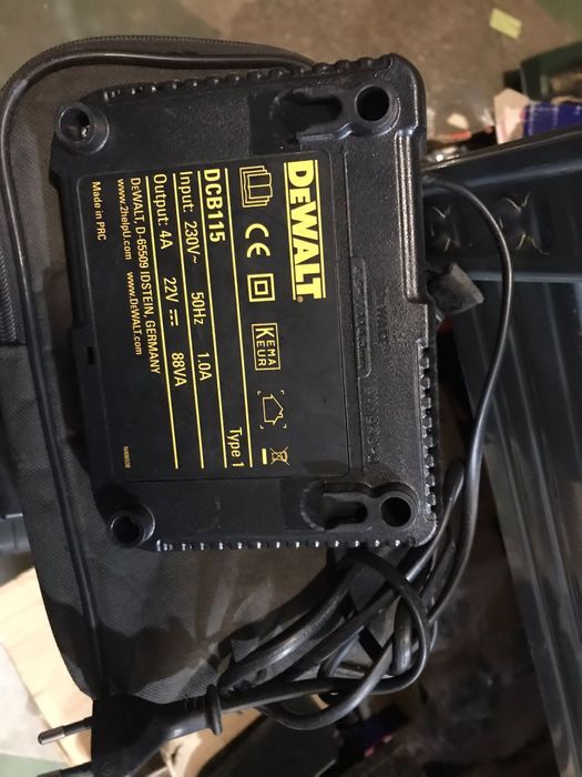 Alimentator Incarcator Dewalt DCB 115