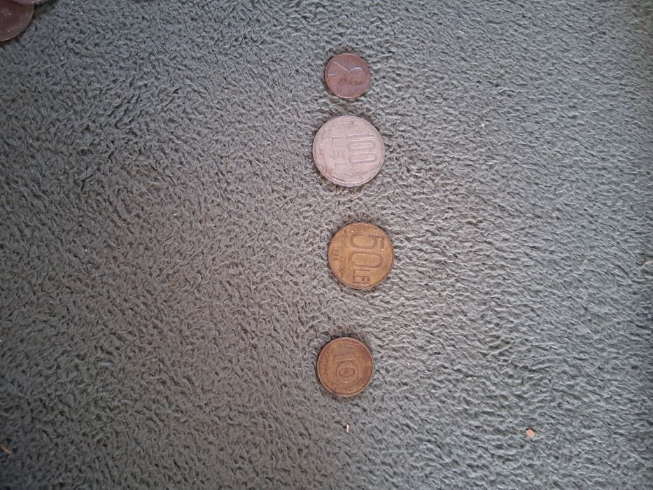 Vând bancnote și monede foarte vechi