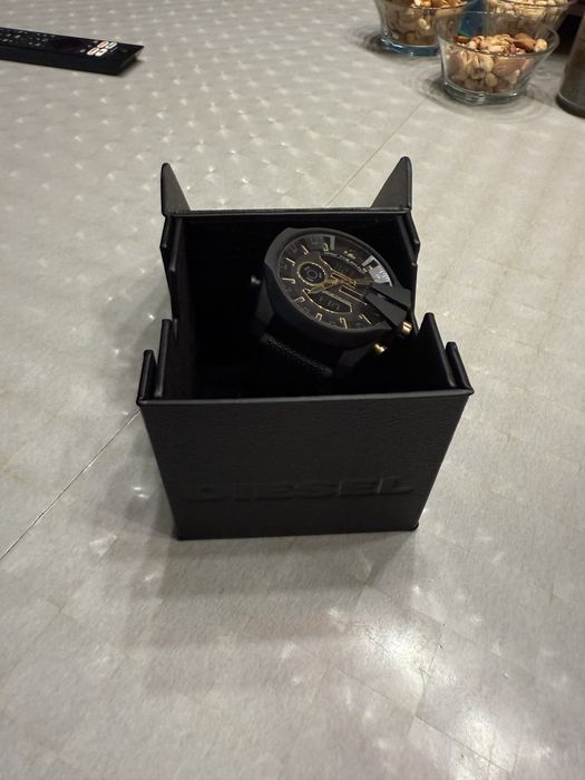 Часовник Diesel Mega Chief DZ-4552 чисто нов.